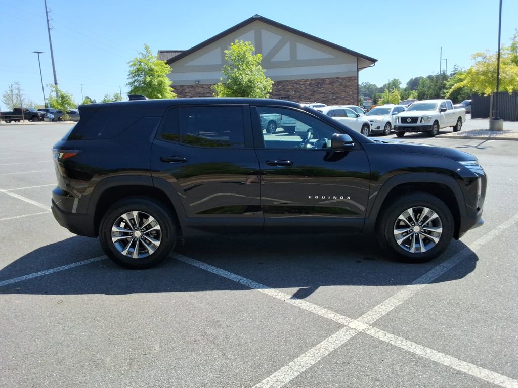 Used 2025 Chevrolet Equinox LT FWD image 4