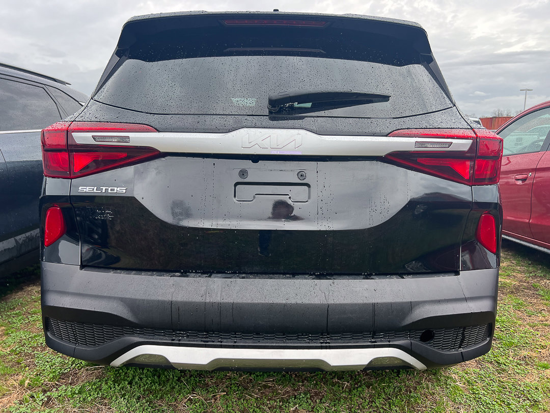 Used 2023 Kia Seltos LX image 3