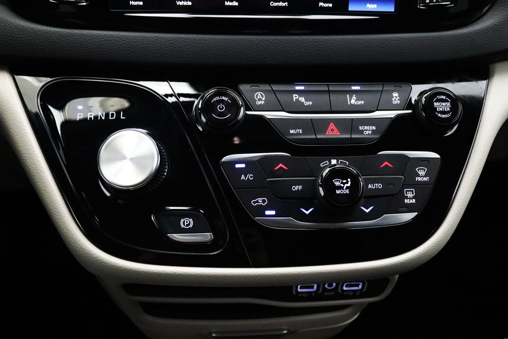 Used 2024 Chrysler Pacifica Touring-L FWD image 24