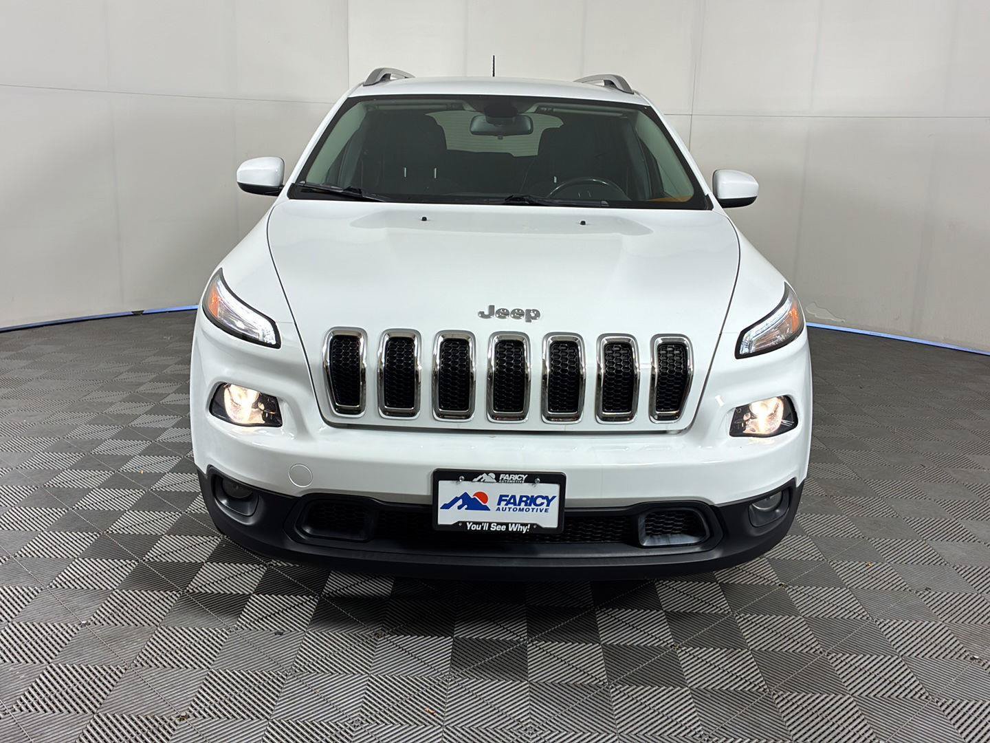 Used 2015 Jeep Cherokee Latitude w/ Cold Weather Group FWD image 4