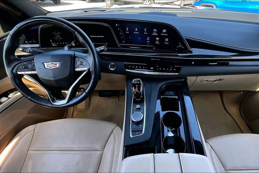 Used 2024 Cadillac Escalade Premium Luxury image 14