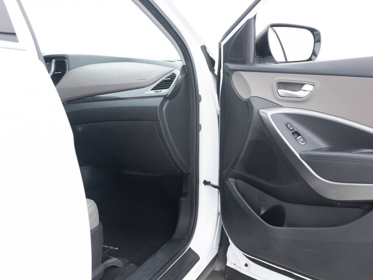 Used 2016 Hyundai Santa Fe Sport FWD image 28