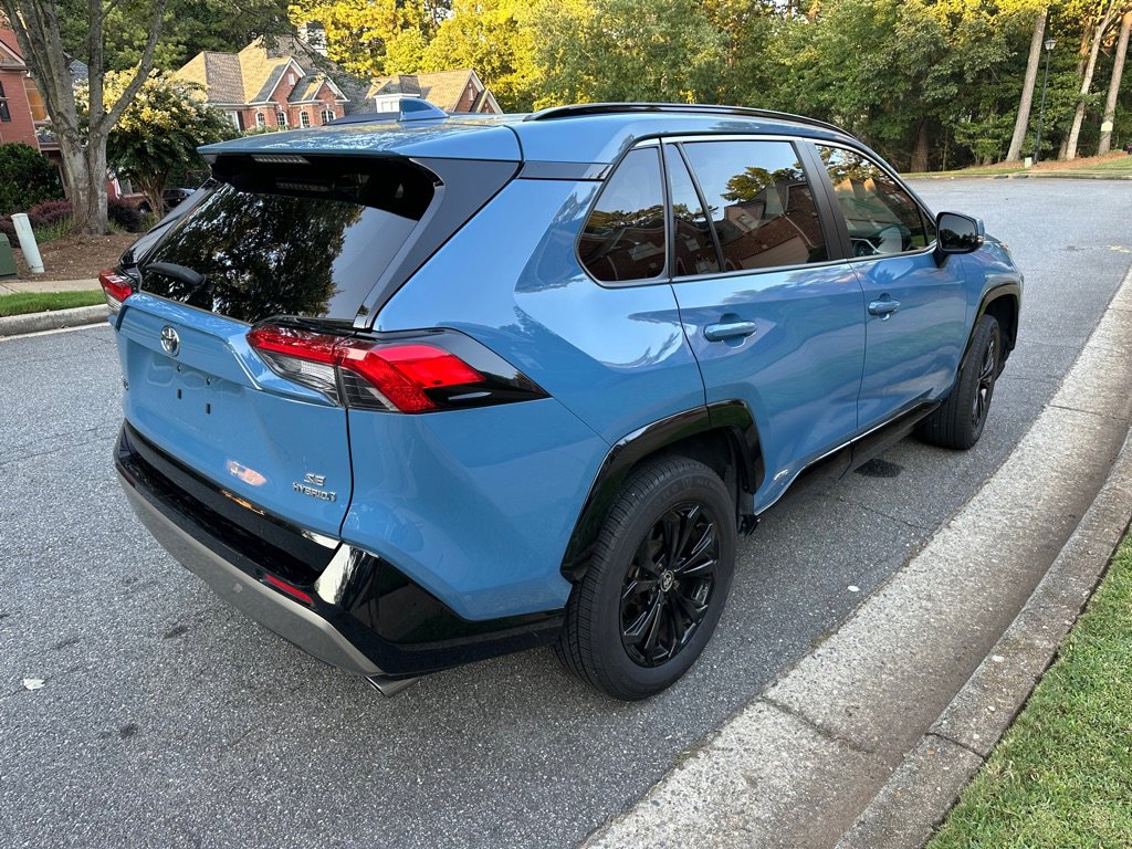 Used 2022 Toyota RAV4 SE image 8