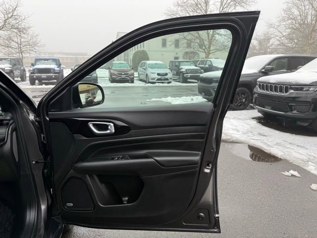 Certified 2023 Jeep Compass Altitude w/ Sun and Sound Group image 30