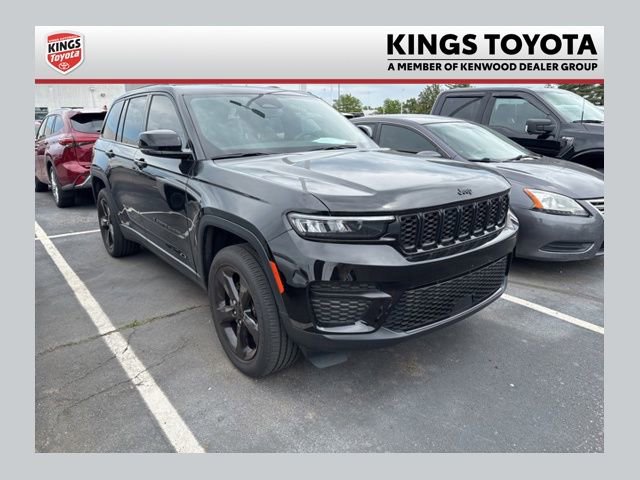Used 2023 Jeep Grand Cherokee Altitude AWD/4WD image 1