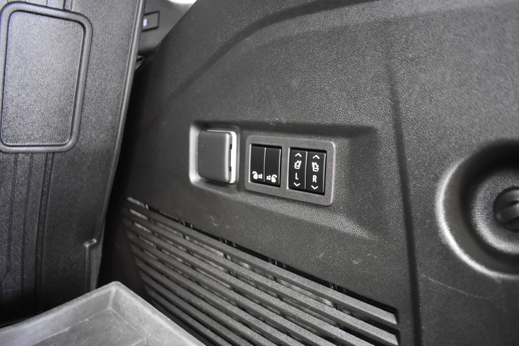Used 2023 GMC Yukon Denali w/ LPO, Floor Liner Package image 40