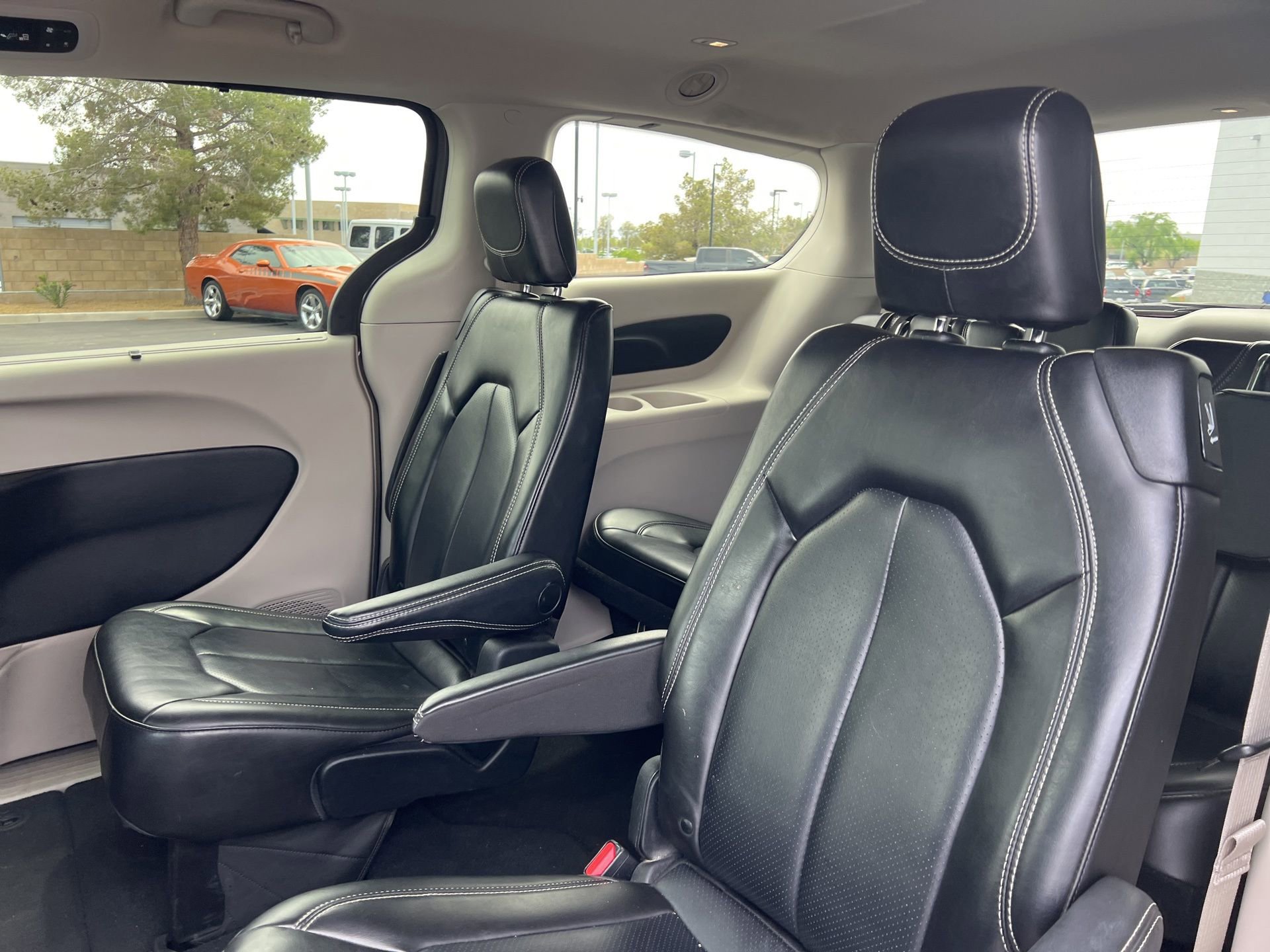 Used 2023 Chrysler Pacifica Touring-L FWD image 19