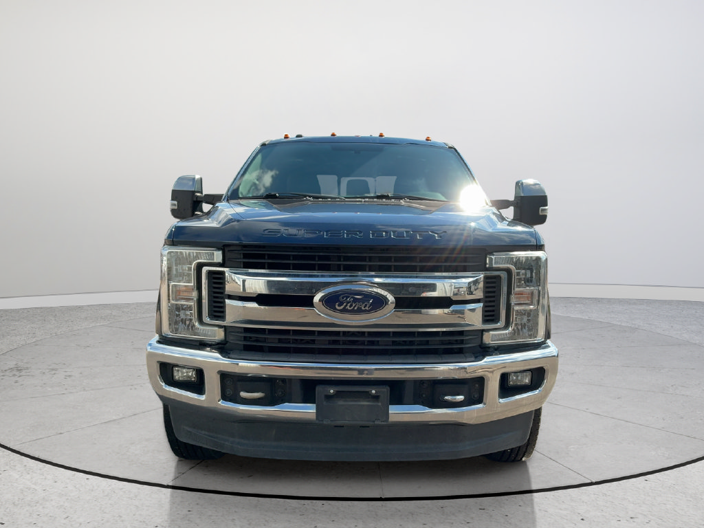 Used 2018 Ford F250 XLT w/ XLT Premium Package AWD/4WD image 2