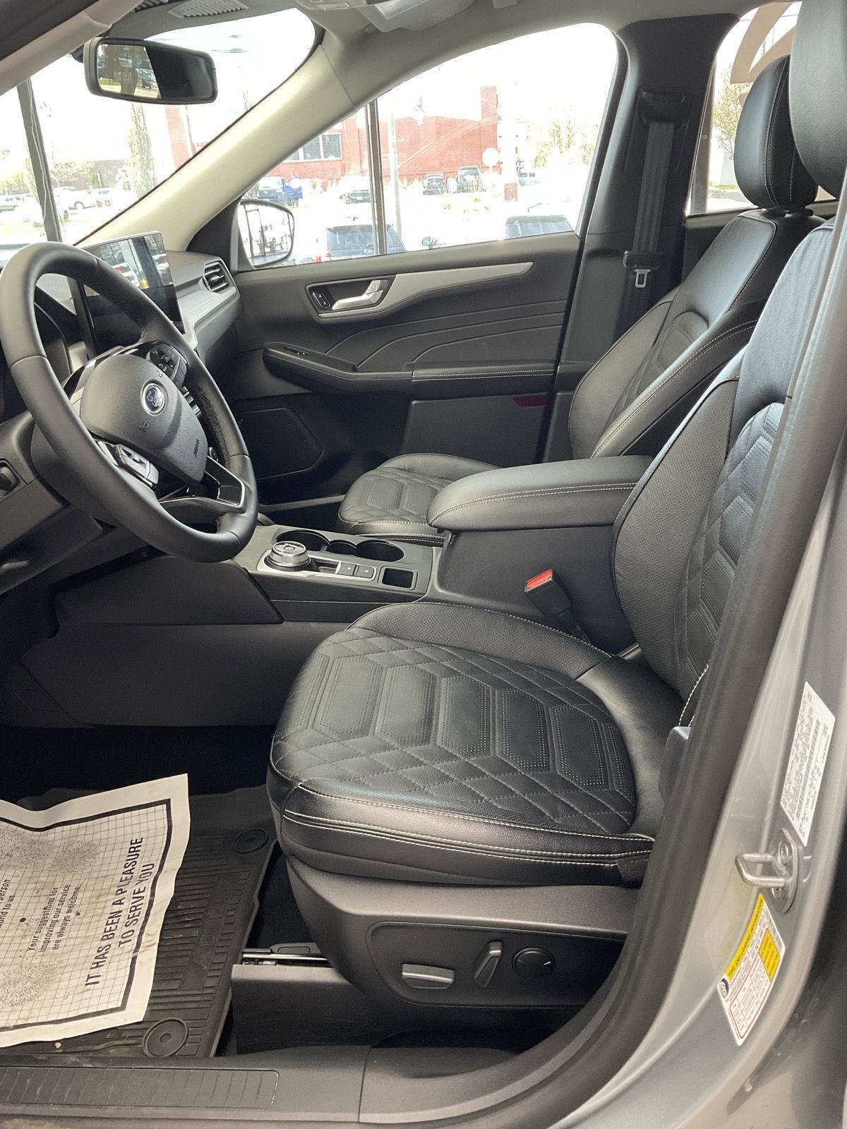 Used 2023 Ford Escape Platinum w/ Premium Technology Package AWD/4WD image 8