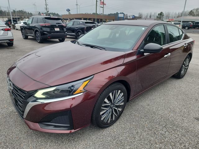 Used 2024 Nissan Altima 2.5 SV image 1