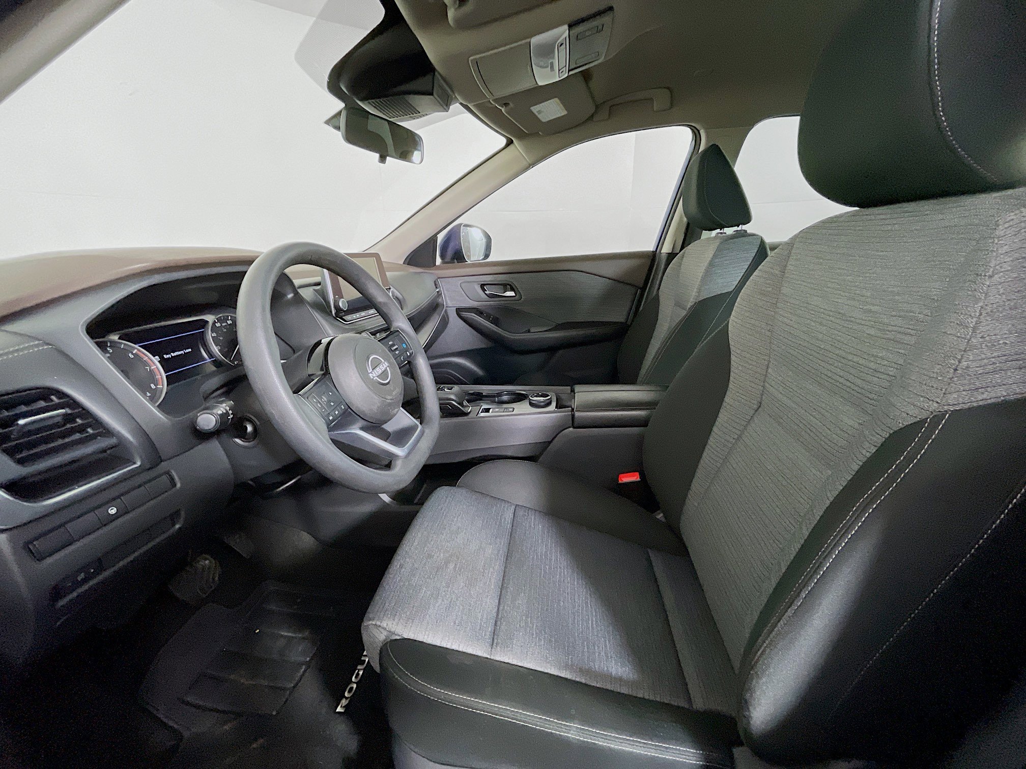 Used 2023 Nissan Rogue SV image 13