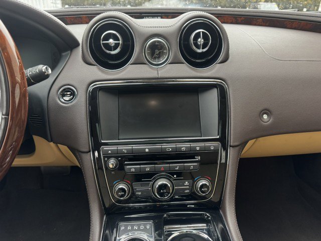 Used 2016 Jaguar XJ R-Sport RWD image 29