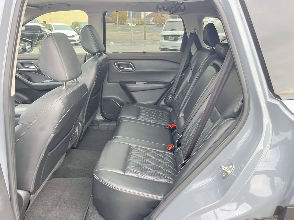 Used 2021 Nissan Rogue Platinum image 26