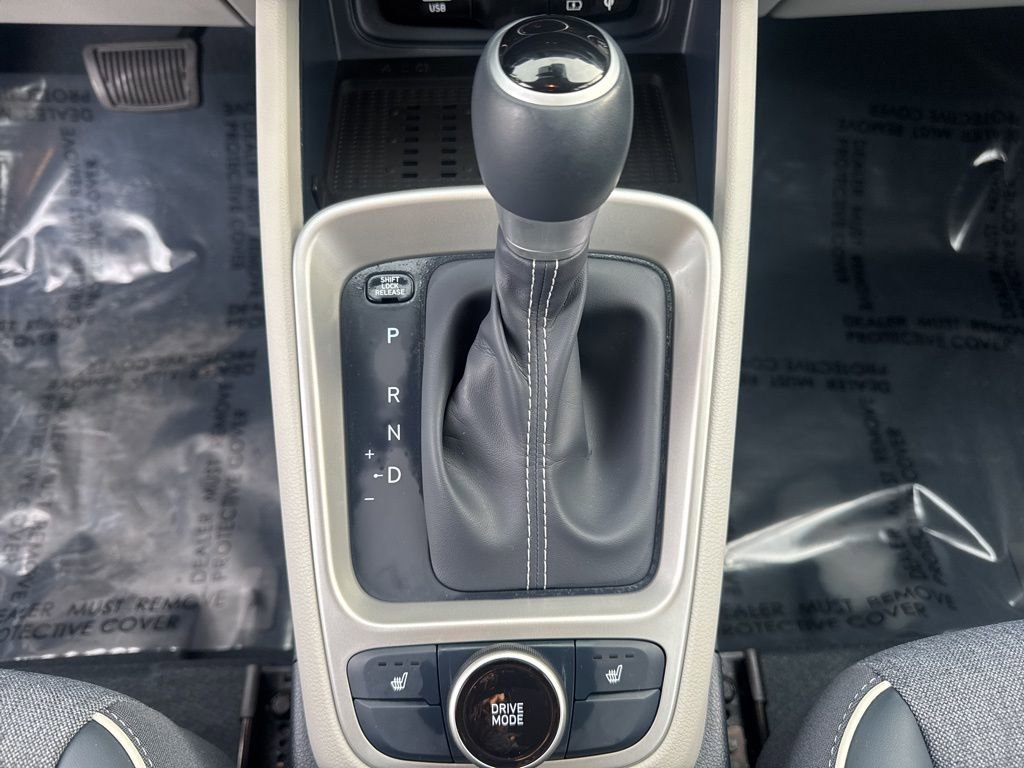 Used 2023 Hyundai Venue Limited w/ Cargo Package image 22