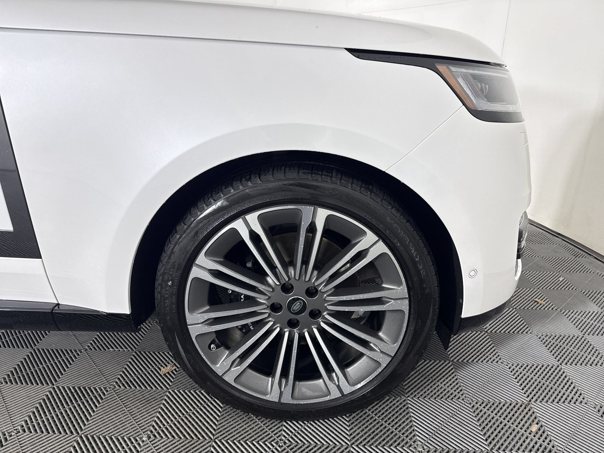 Used 2024 Land Rover Range Rover Long Wheelbase SE AWD/4WD image 25