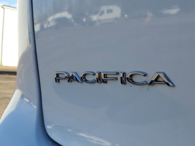 Used 2023 Chrysler Pacifica Touring-L image 6