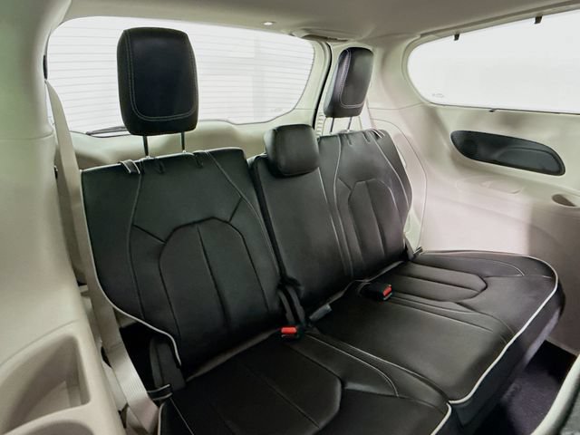 Used 2024 Chrysler Pacifica Limited FWD image 28