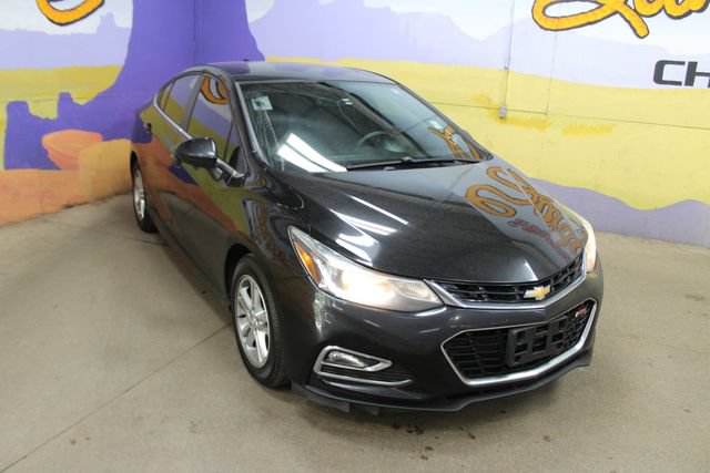 Used 2017 Chevrolet Cruze LT w/ LT True North Edition FWD image 3