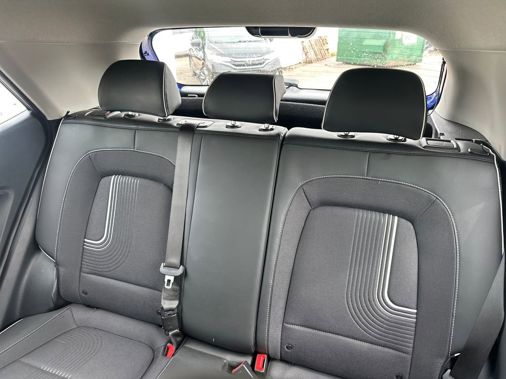Used 2025 Hyundai Venue Limited FWD image 48