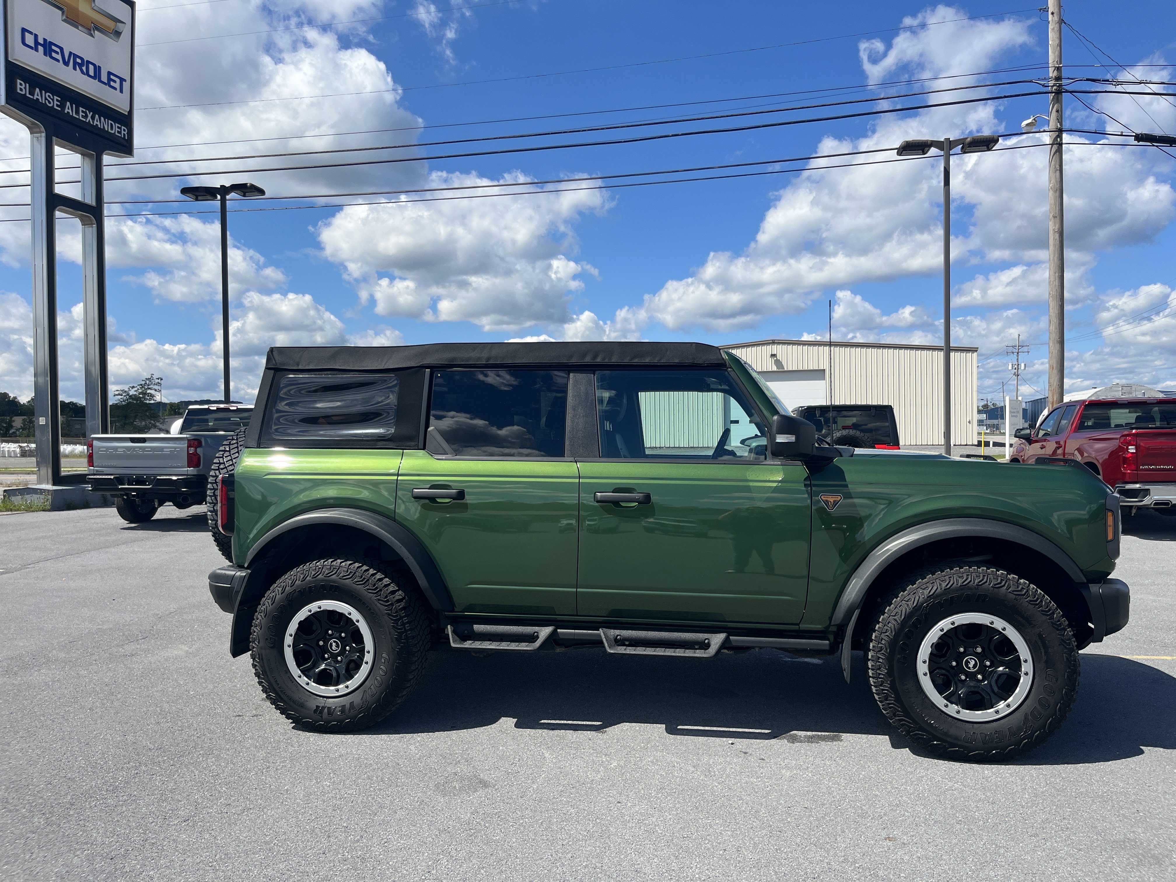 Used 2023 Ford Bronco Badlands w/ Sasquatch Package AWD/4WD image 12