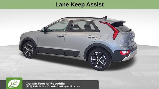 Used 2024 Kia Niro LX image 5