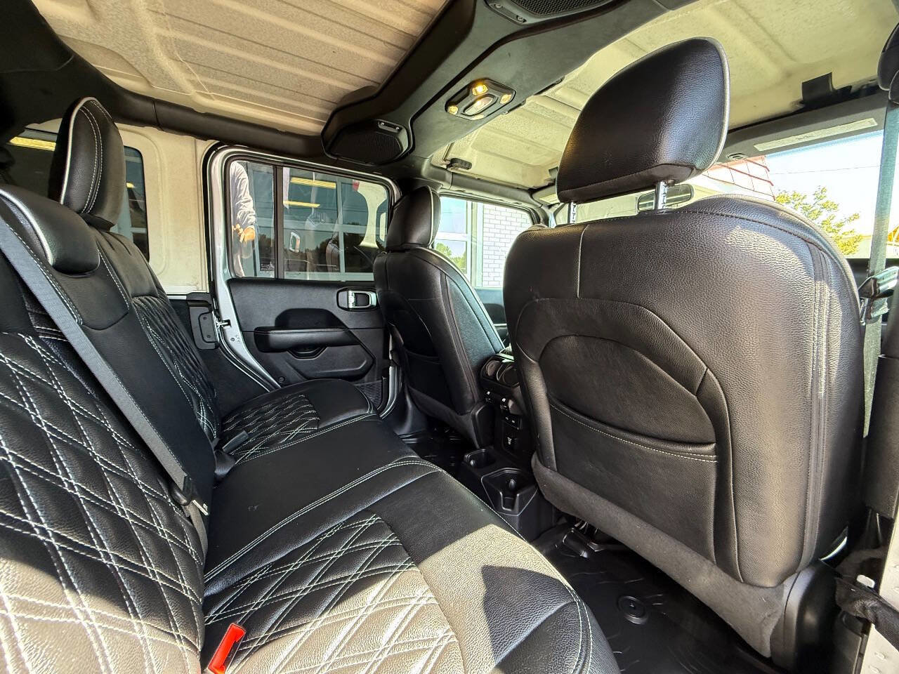 Used 2019 Jeep Wrangler Unlimited Sahara image 39