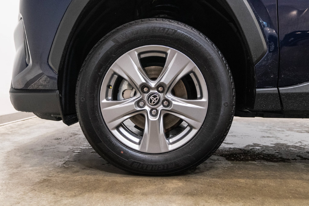 Used 2025 Toyota RAV4 XLE AWD/4WD image 11