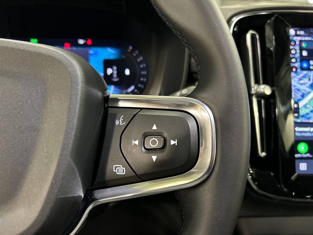 Certified 2023 Volvo XC40 B5 Plus w/ Protection Package Premier image 14