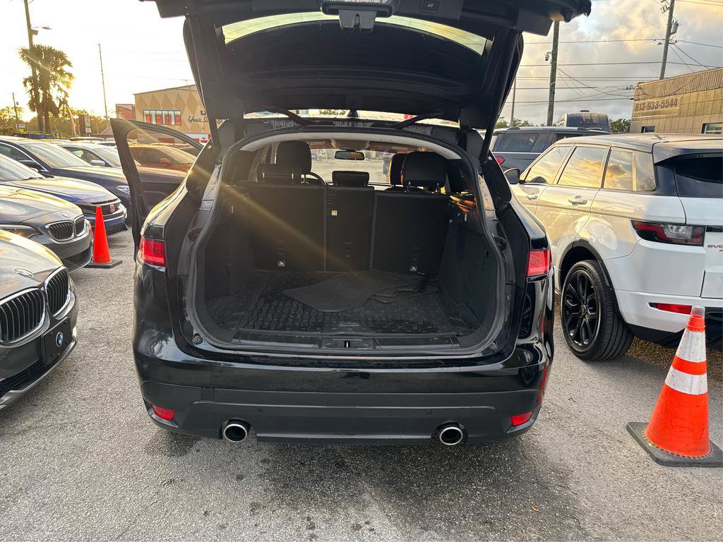 Used 2017 Jaguar F-PACE Prestige AWD/4WD image 11