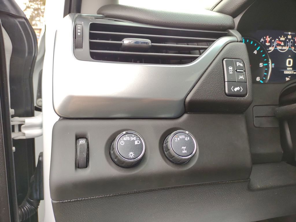 Used 2017 Chevrolet Suburban LT image 38