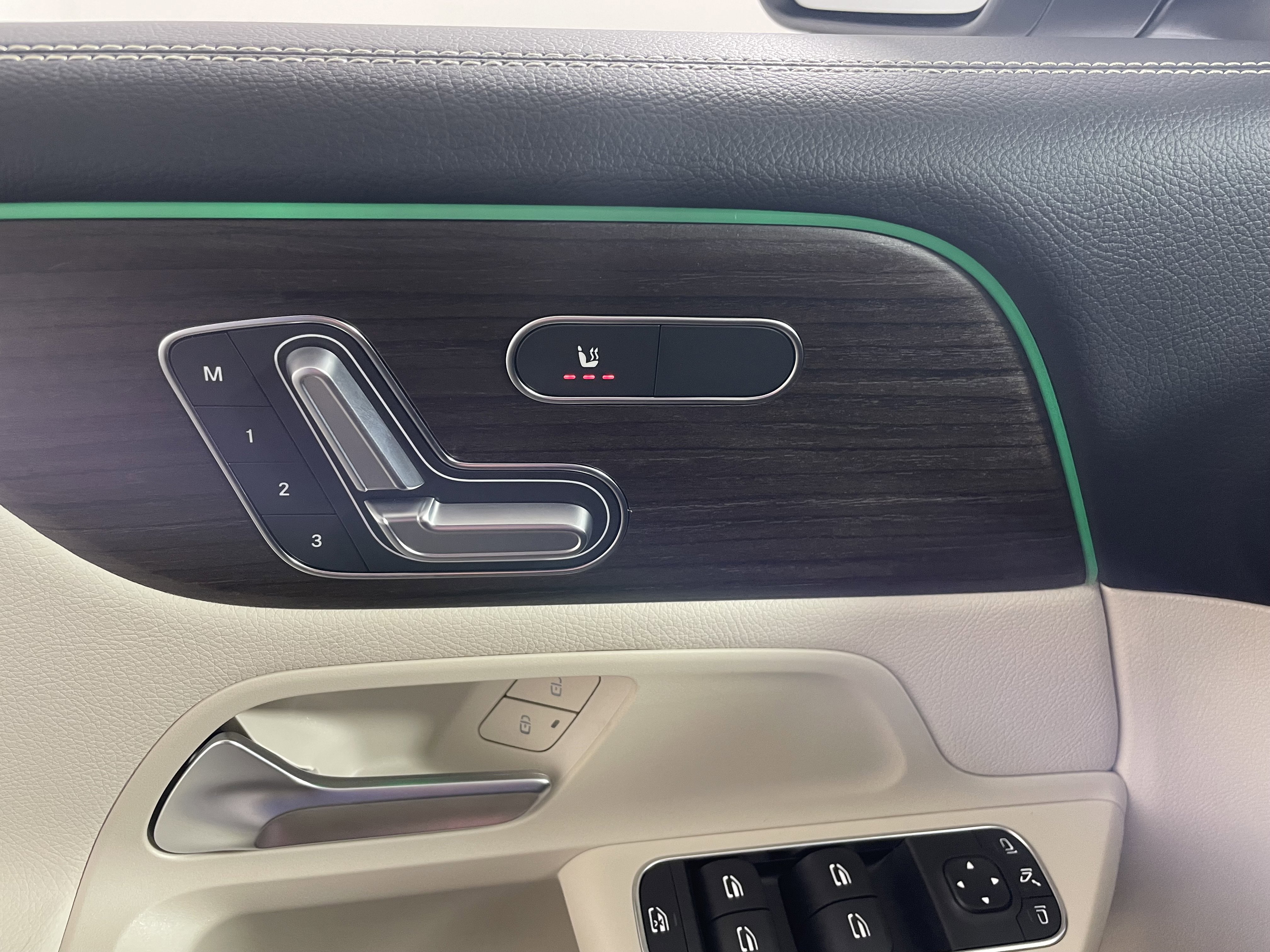 New 2026 Mercedes-Benz GLB 250 image 21
