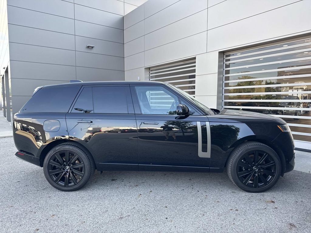 Certified 2025 Land Rover Range Rover SE AWD/4WD image 9