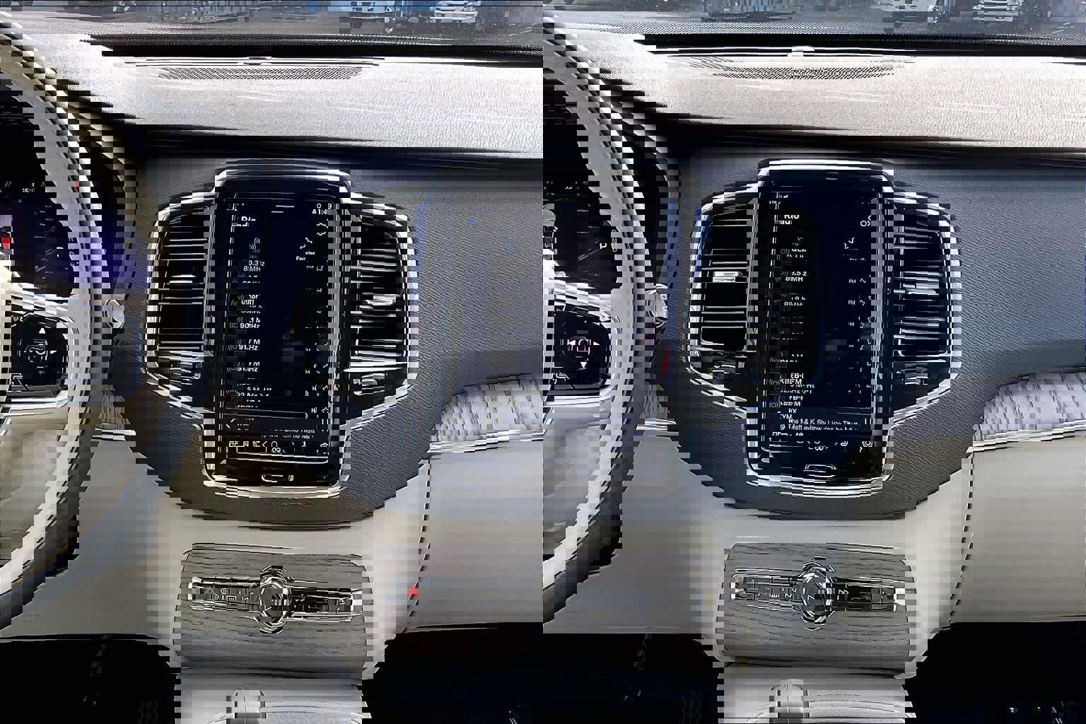 Used 2023 Volvo XC90 T8 Plus w/ Protection Package Premier image 9