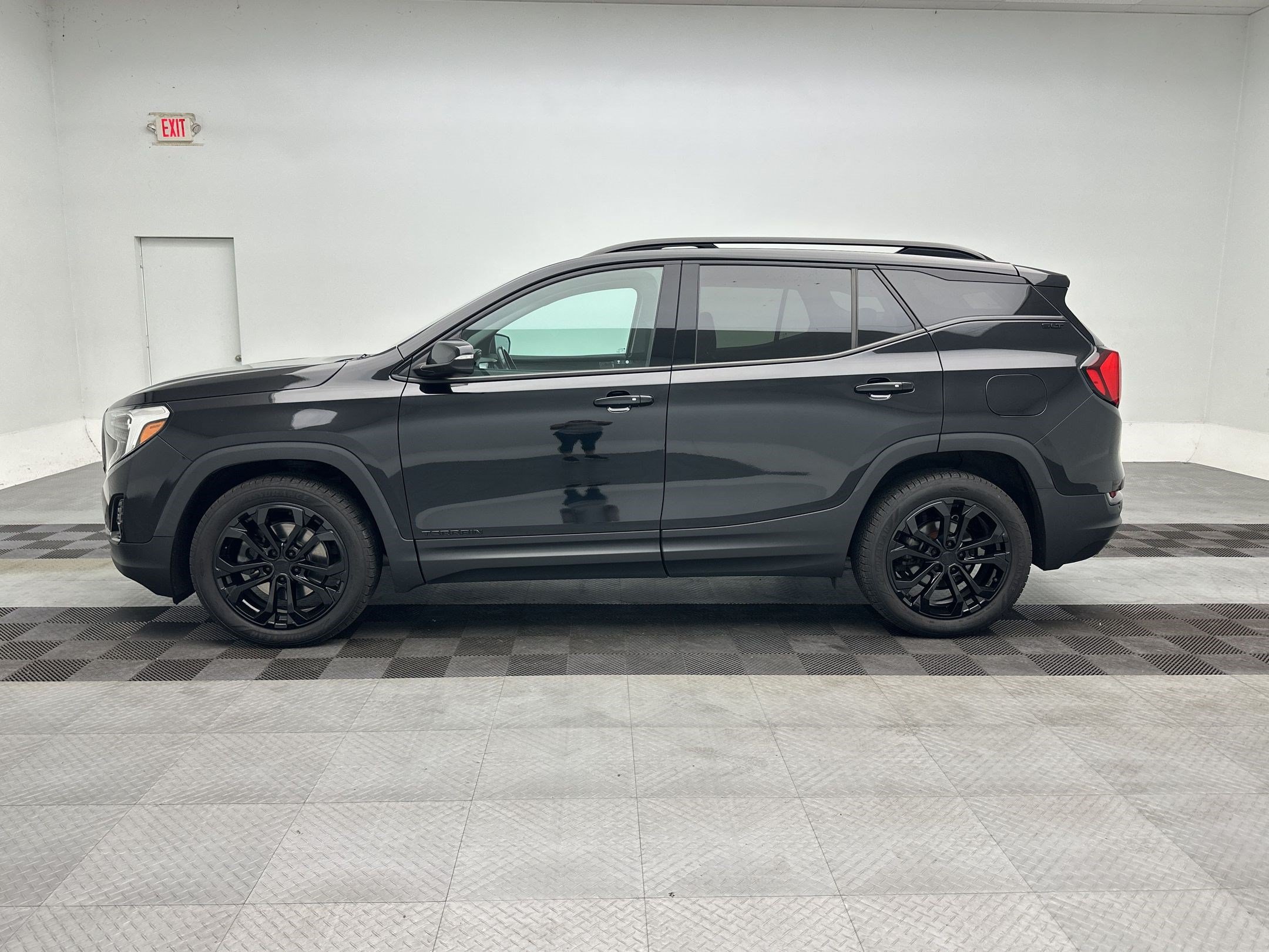 Certified 2019 GMC Terrain SLT w/ Preferred Package AWD/4WD image 2