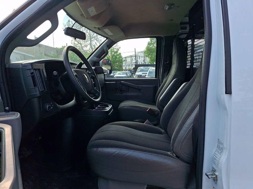 Used 2025 Chevrolet Express 2500 w/ Driver Convenience Package RWD image 14