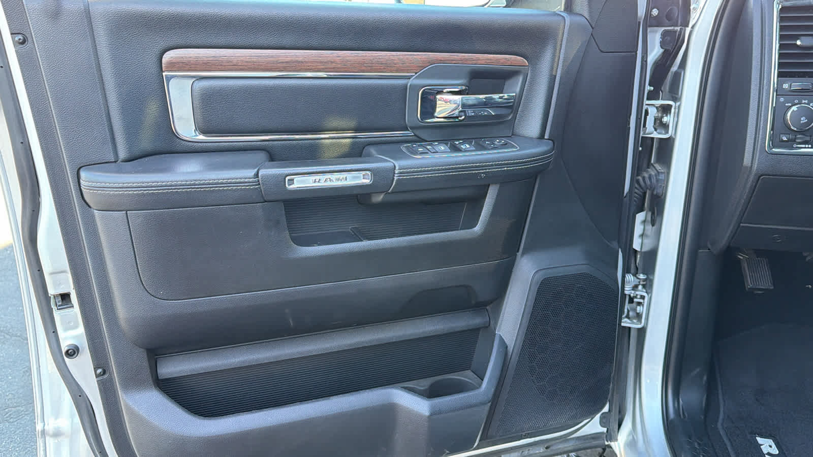 Used 2018 RAM 3500 Laramie w/ Convenience Group image 23