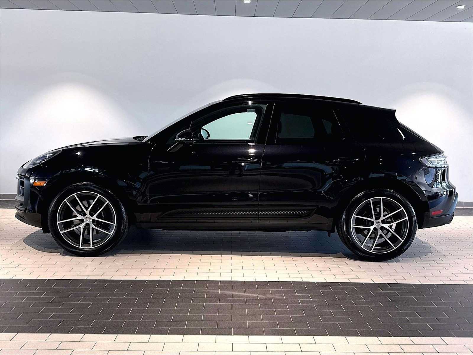 Used 2026 Porsche Macan AWD/4WD image 2