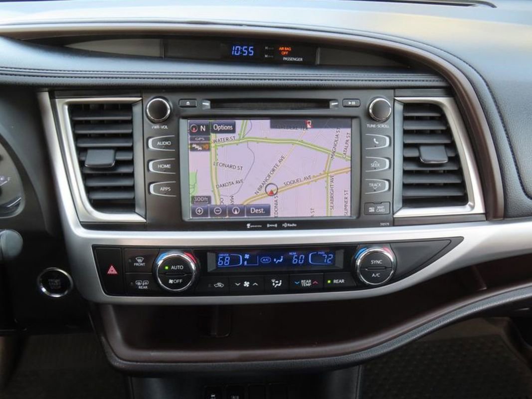 Used 2018 Toyota Highlander XLE image 22