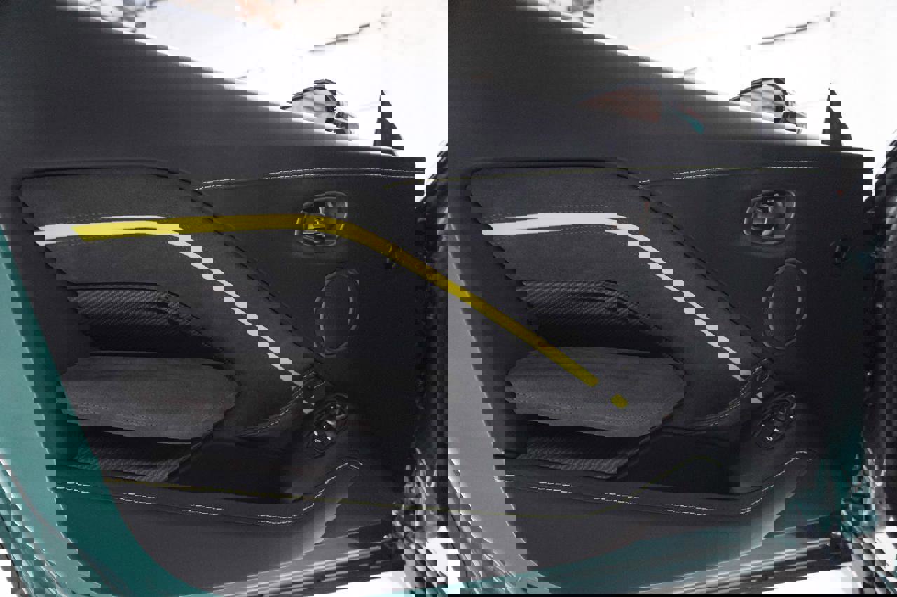 Used 2023 Aston Martin V8 Vantage Coupe image 20