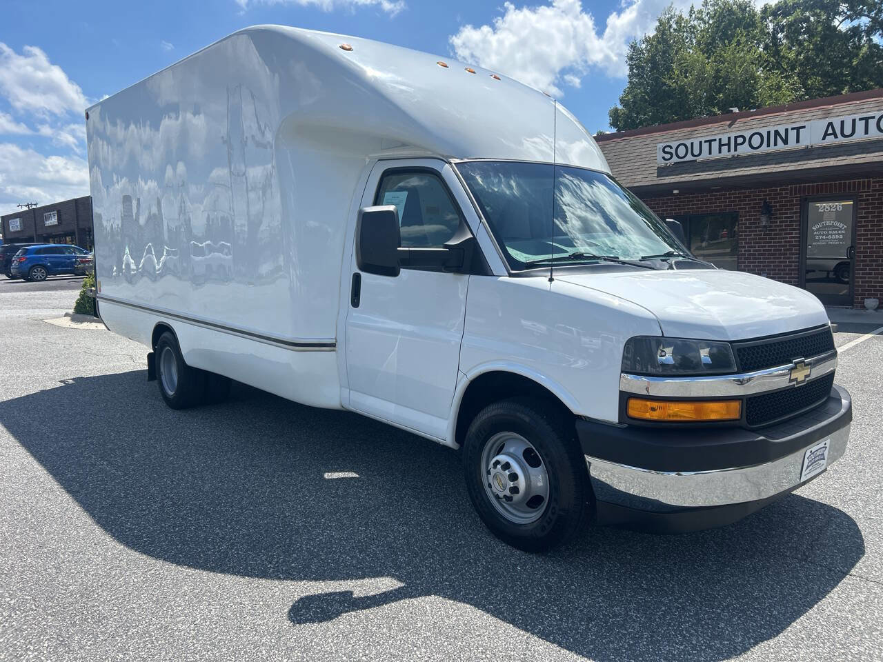 Used 2018 Chevrolet Express 3500 w/ Power Convenience Package image 6