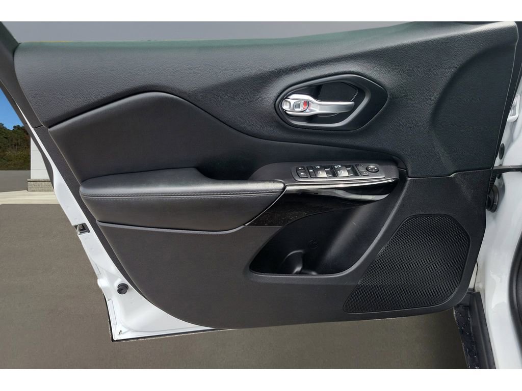 Used 2020 Jeep Cherokee Latitude Plus FWD image 12