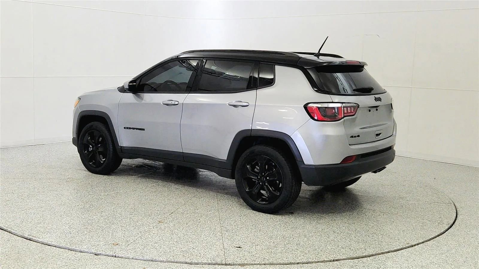 Used 2018 Jeep Compass Latitude AWD/4WD image 5