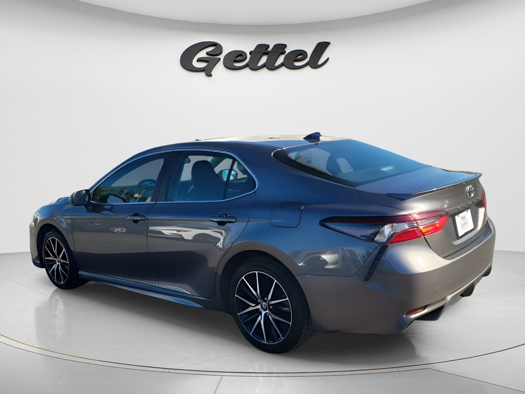 Used 2024 Toyota Camry SE image 4