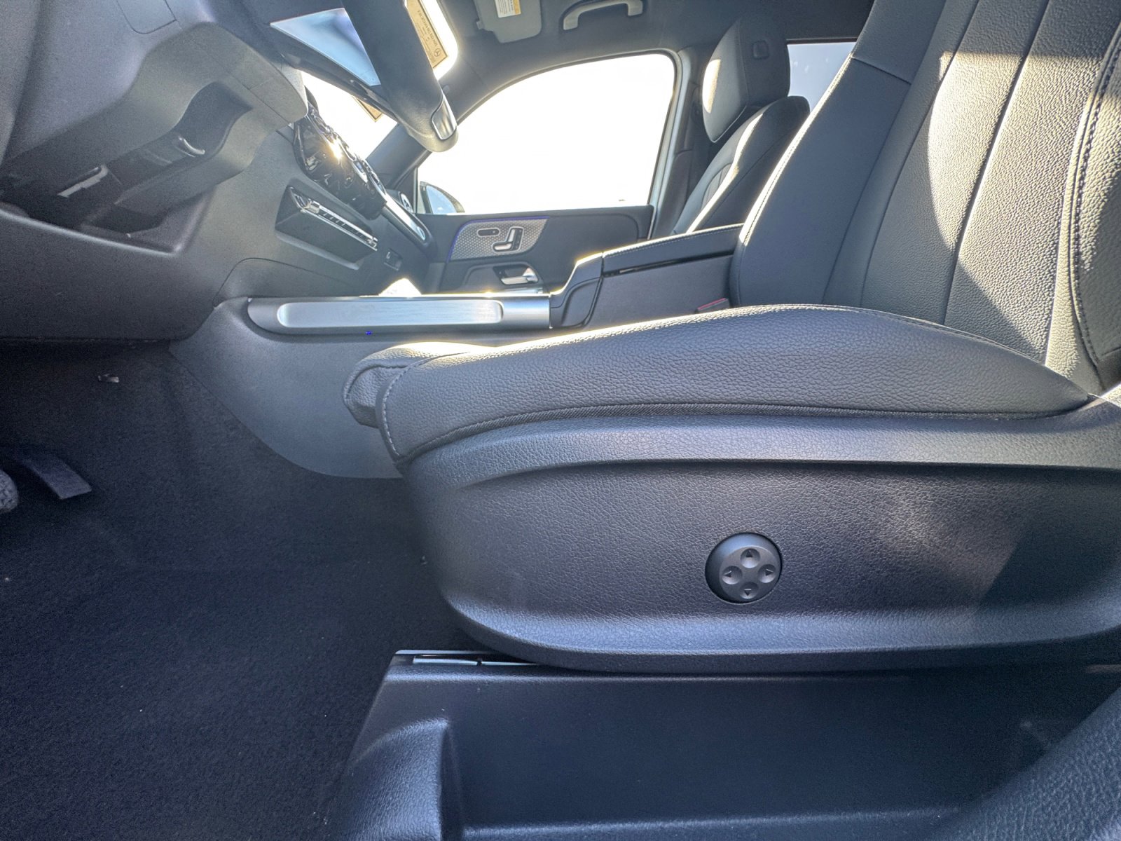 New 2026 Mercedes-Benz GLB 250 4MATIC image 14