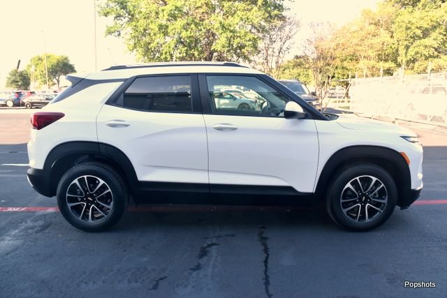 Used 2025 Chevrolet TrailBlazer LT FWD image 3