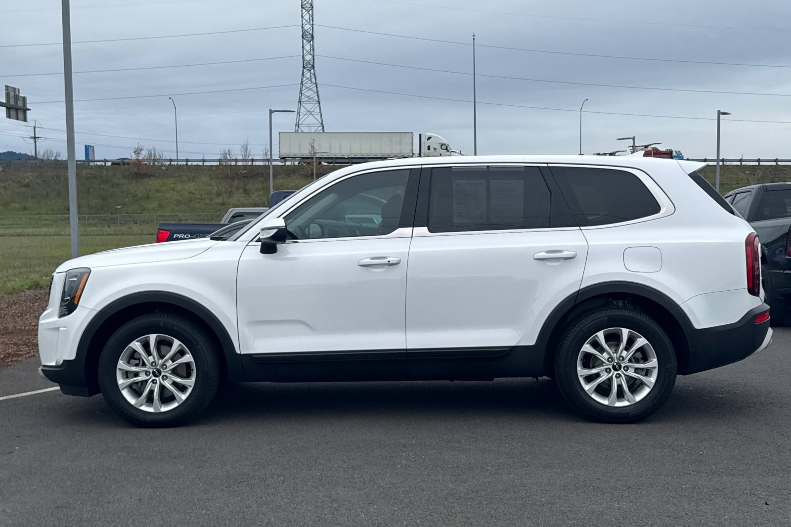 Used 2022 Kia Telluride LX image 6