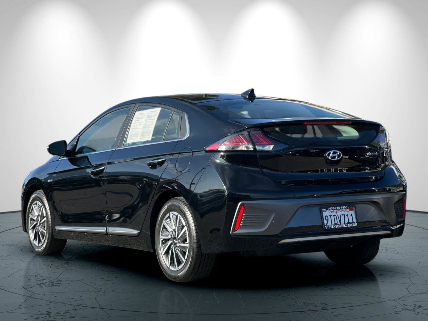 Used 2020 Hyundai Ioniq Limited FWD image 6