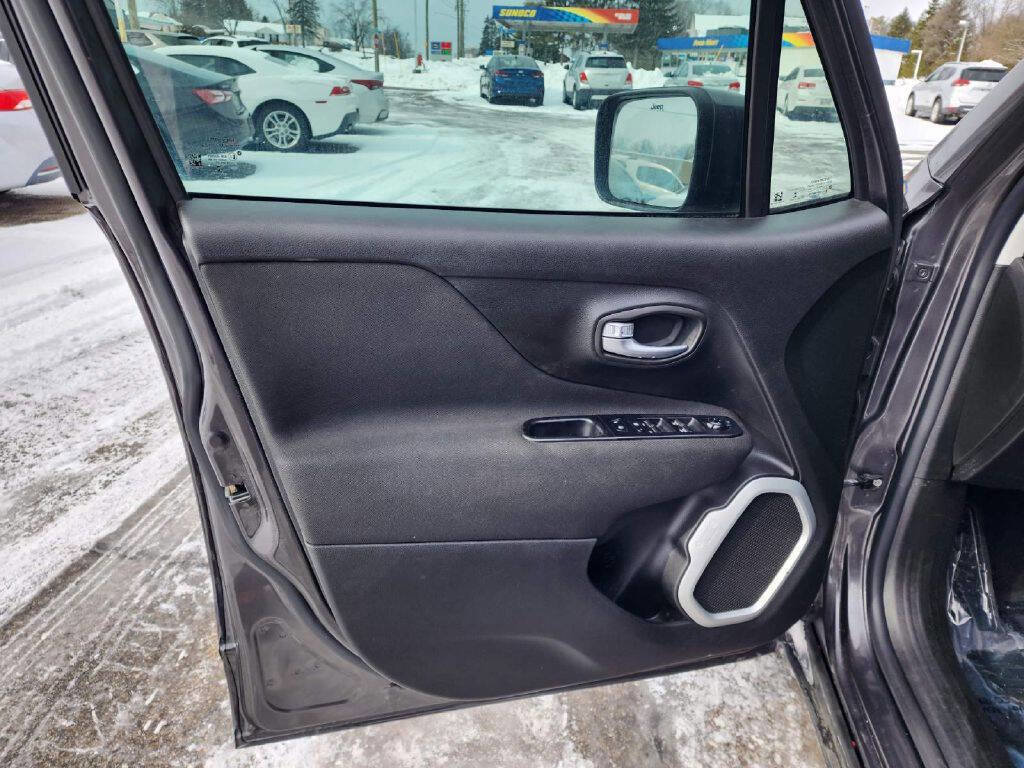 Used 2020 Jeep Renegade Latitude w/ UConnect 8.4 Nav Group image 8