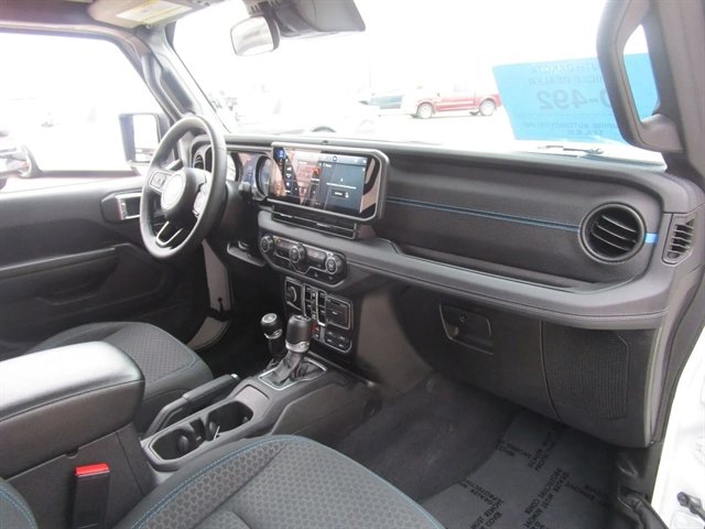 Used 2024 Jeep Wrangler Unlimited Rubicon 4xe image 22