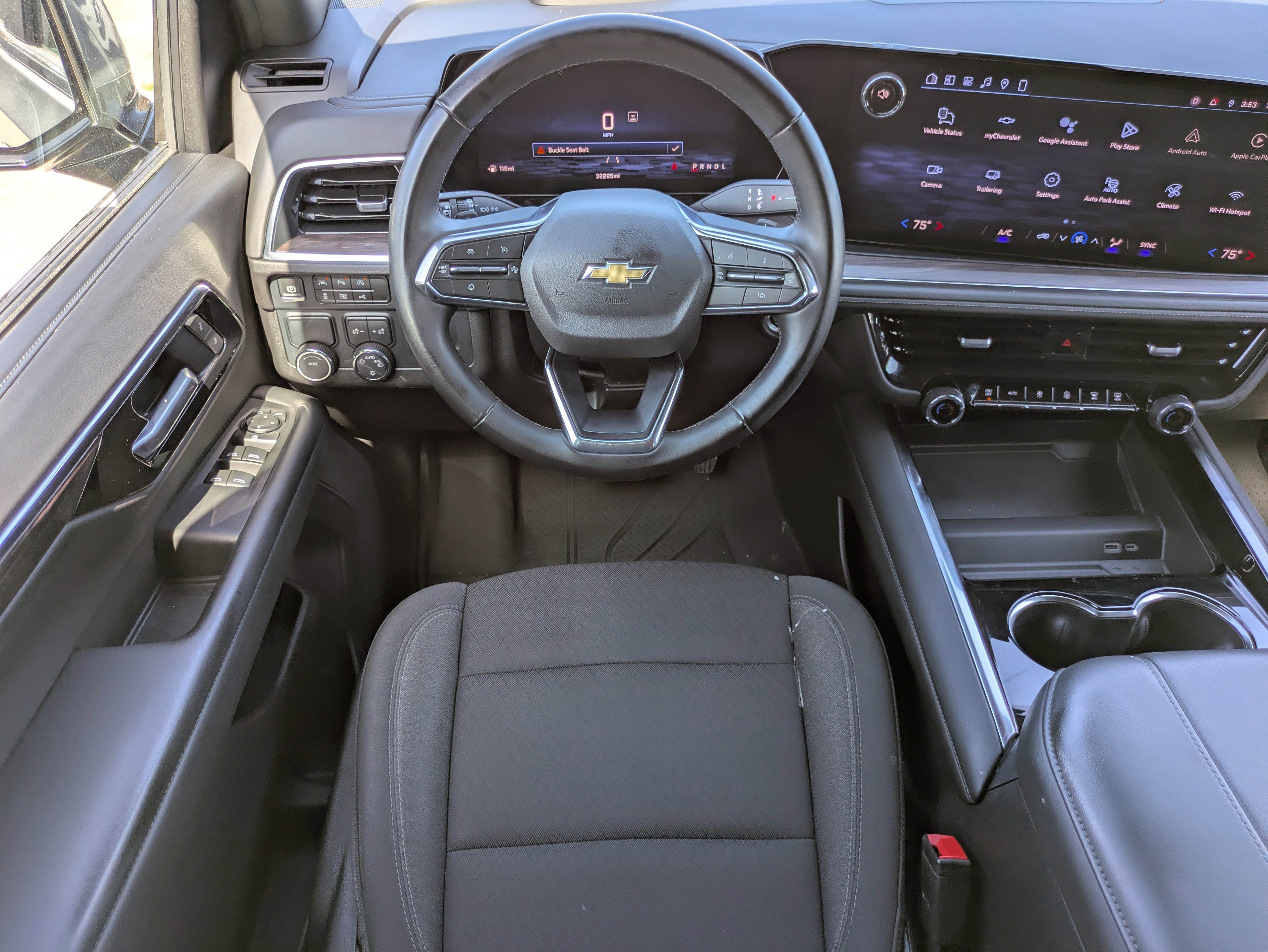 Used 2025 Chevrolet Suburban LS image 4